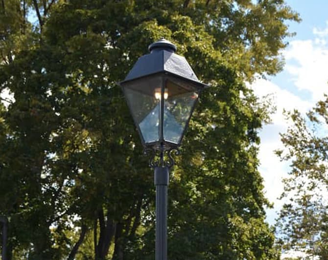 coachman lamp on post 